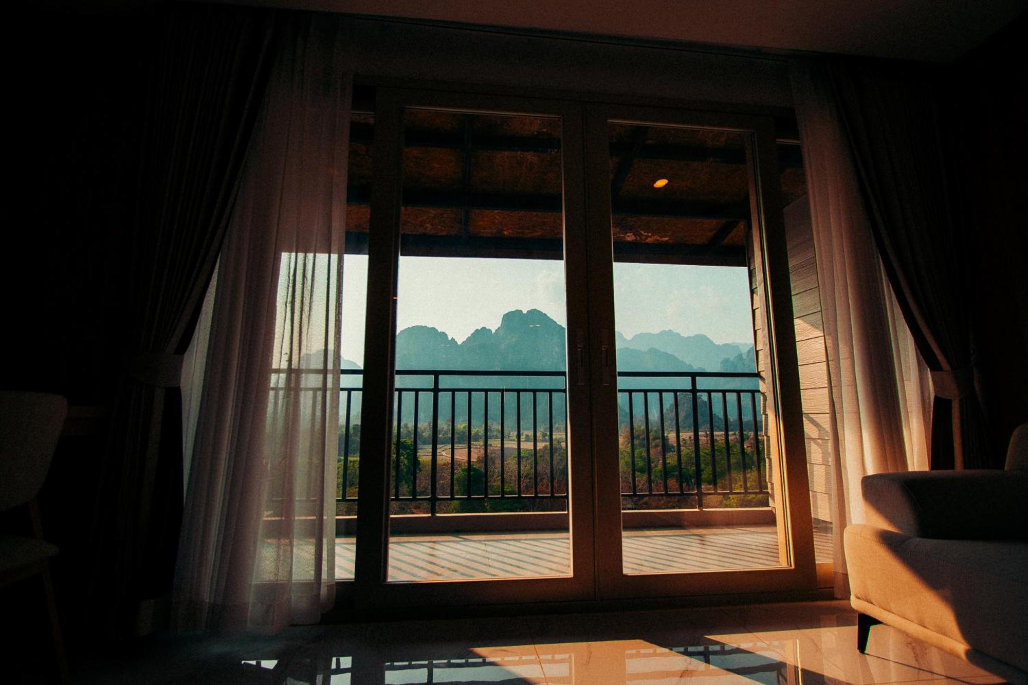The Elephant Crossing Hotel Vang Vieng Exterior photo