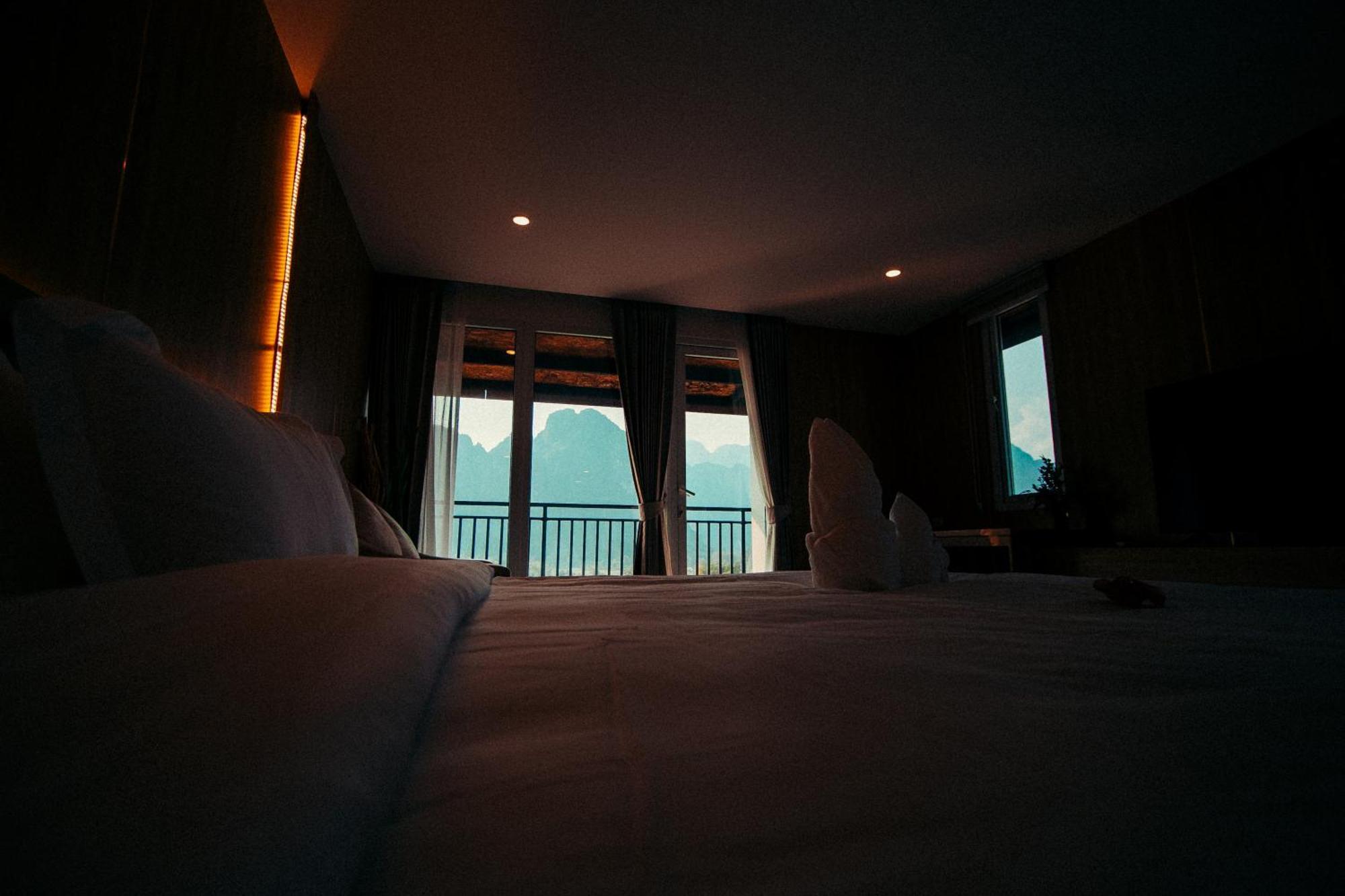 The Elephant Crossing Hotel Vang Vieng Exterior photo