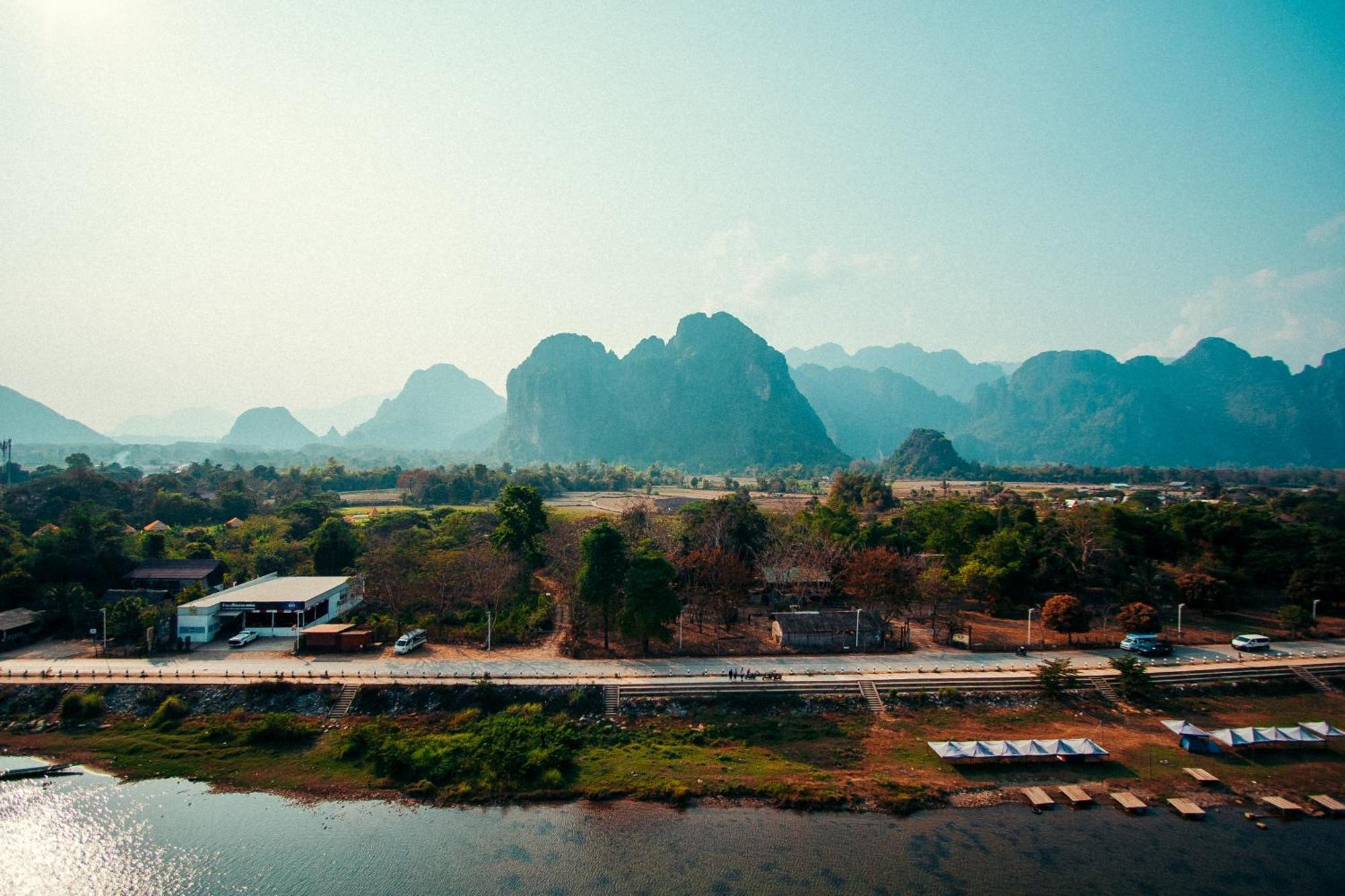 The Elephant Crossing Hotel Vang Vieng Exterior photo