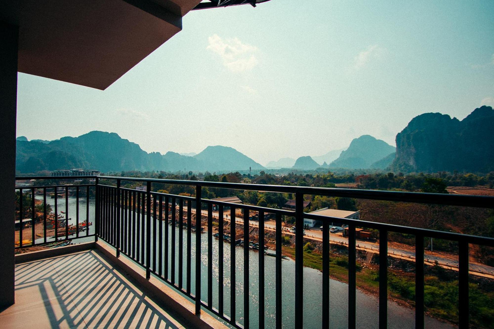 The Elephant Crossing Hotel Vang Vieng Exterior photo