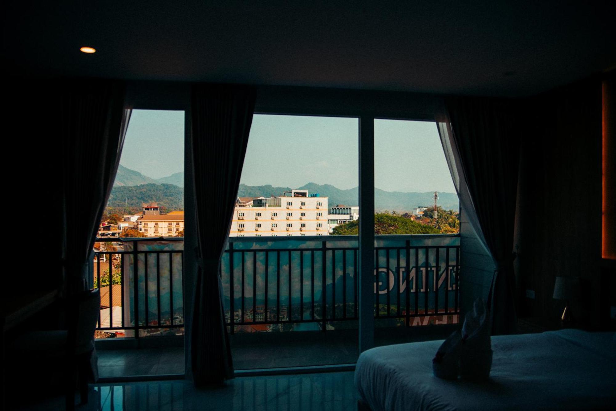 The Elephant Crossing Hotel Vang Vieng Exterior photo