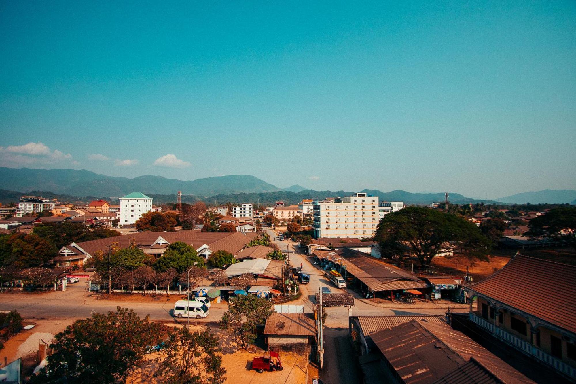The Elephant Crossing Hotel Vang Vieng Exterior photo